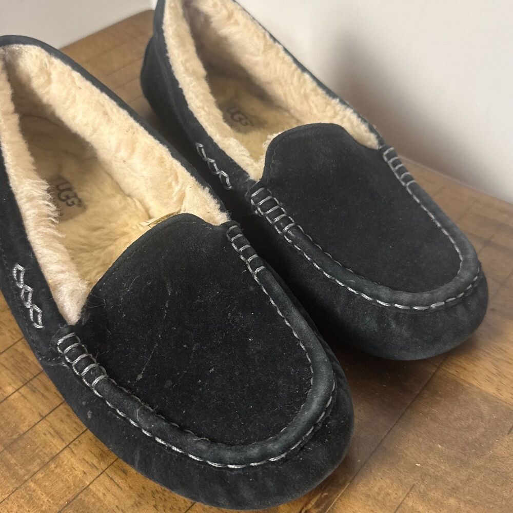 UGG Black Suede Slippers Women 8 Moccasin Shearling Lined Cozy House Shoes - Picture 7 of 11